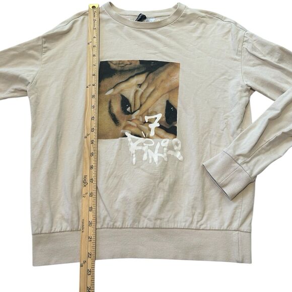 H&M Ariana Grande 7 Rings Graphic Pullover Sweatshirt Beige Tan Small Crewneck - Picture 5 of 10